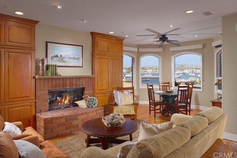 5 Bay Island Newport Beach, CA 92661 - Photo 4 of 24