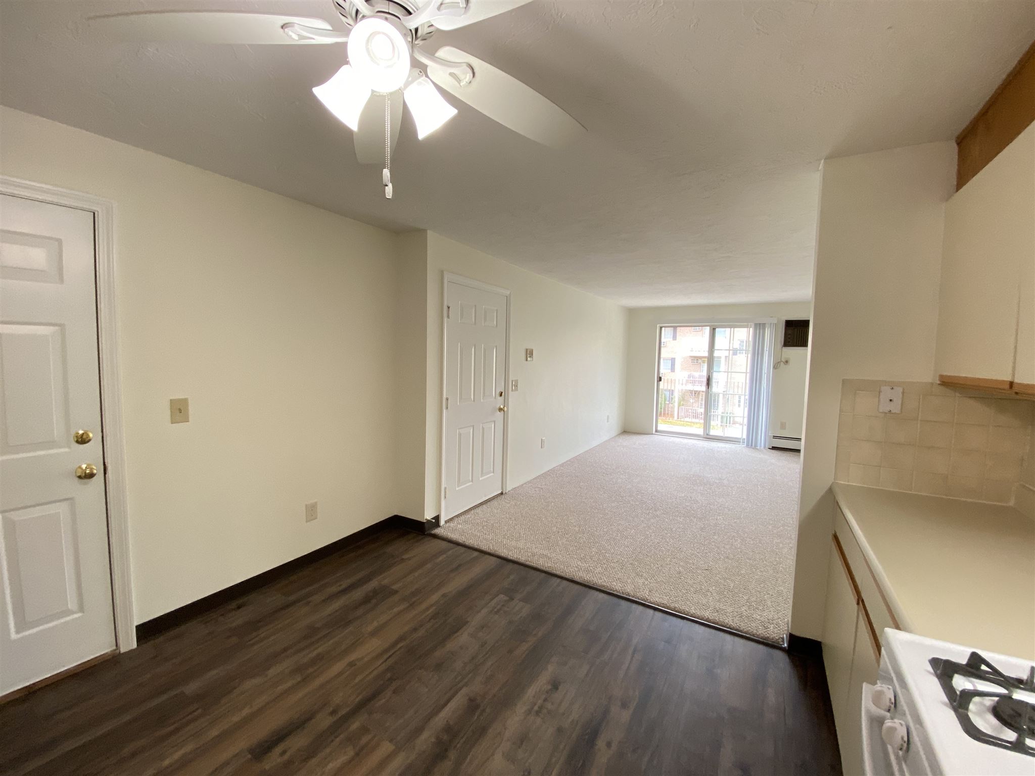 383 Huse Road, Unit 9 Manchester, NH 03103 - Photo 9 of 39