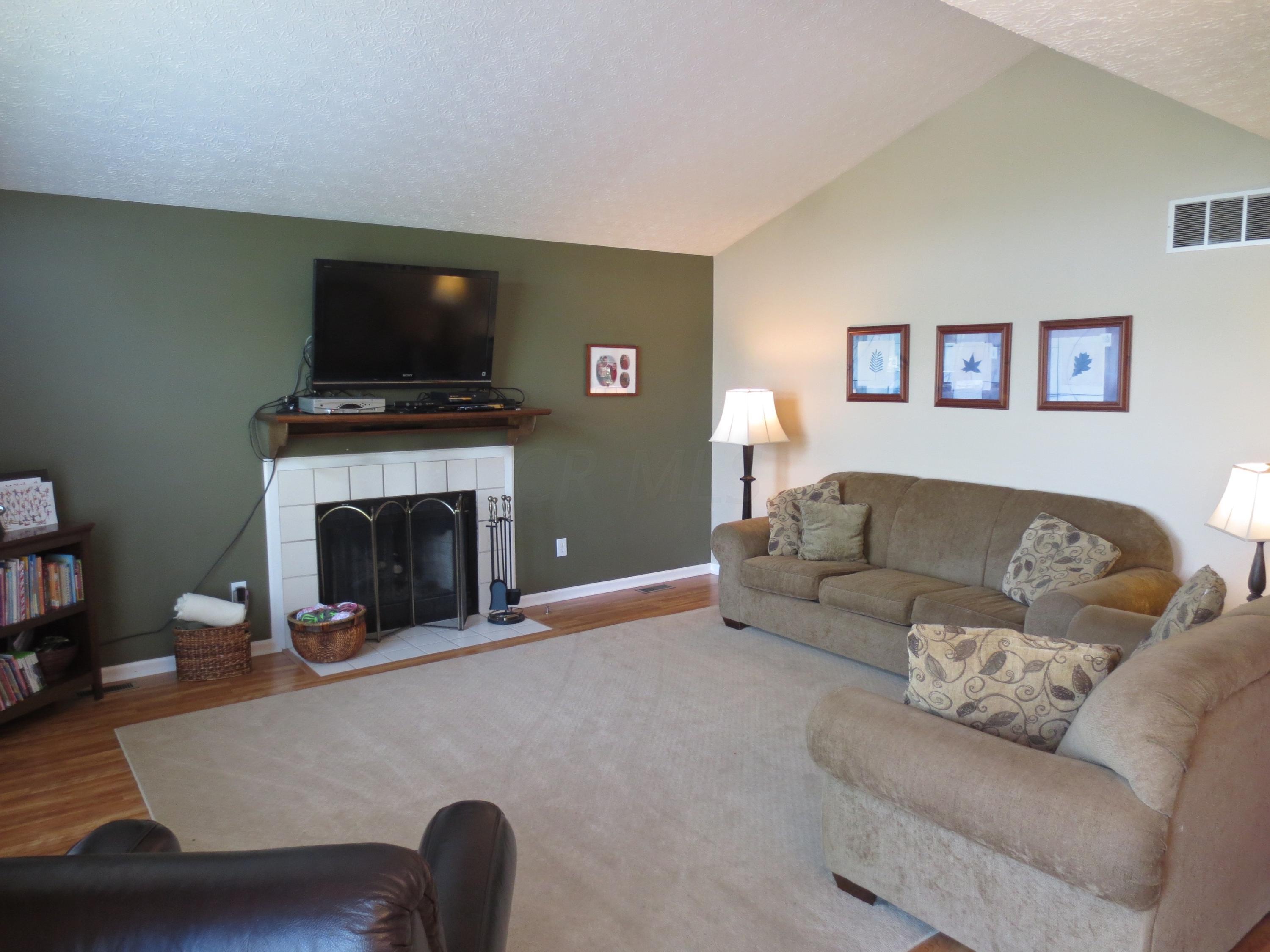 2890 Lake Hollow Road Hilliard, OH 43026 - Photo 4 of 29