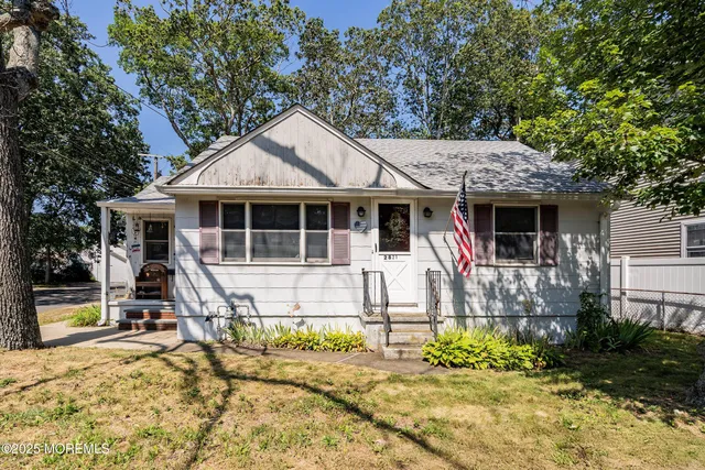 $399,999 | 2821 Herbertsville Road, Point Pleasant, NJ 08742