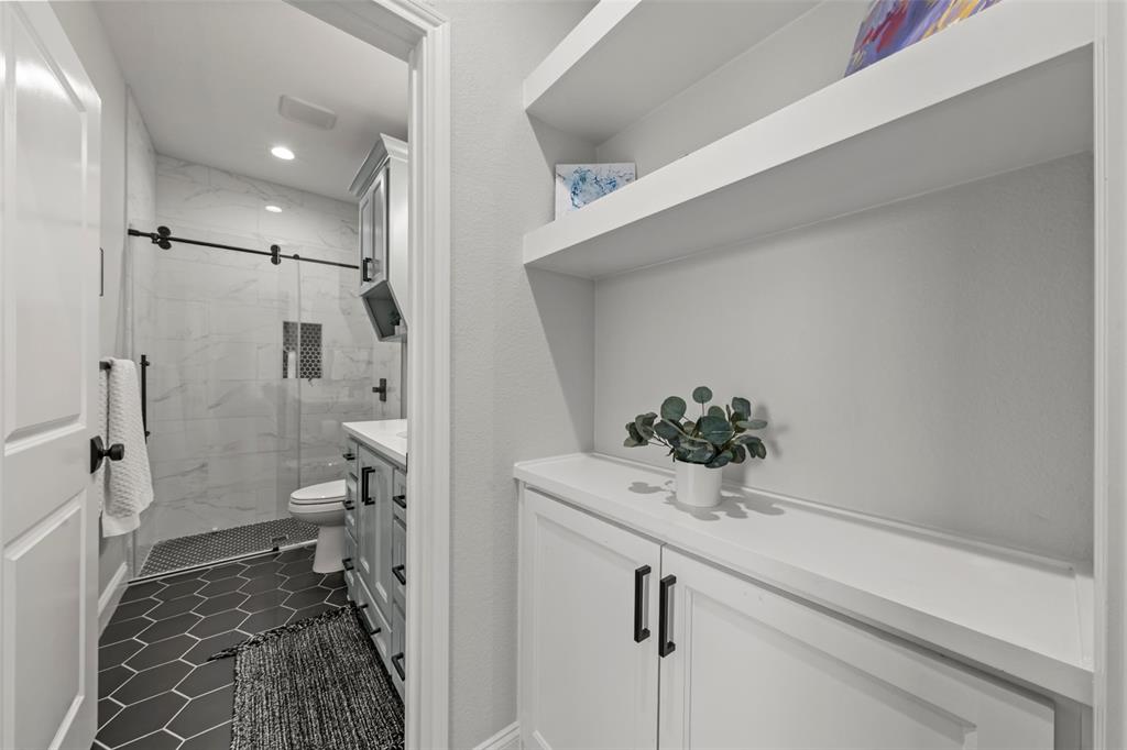 820 Forward Pass Drive Hewitt, TX 76643 - Photo 7 of 22 a bathroom with a sink toilet and shower