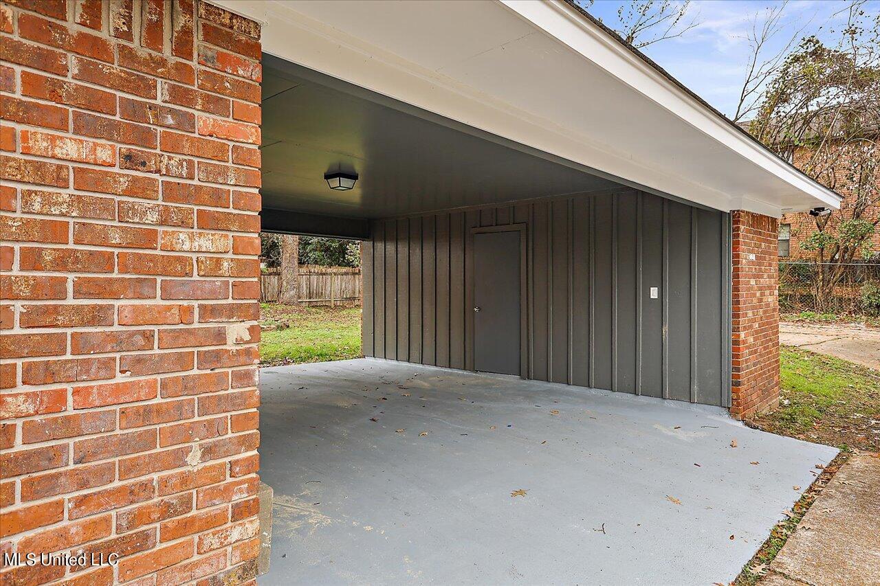 2372 Breckinridge Road Jackson, MS 39204 - Photo 3 of 26 04-2372 Breckinridge Rd