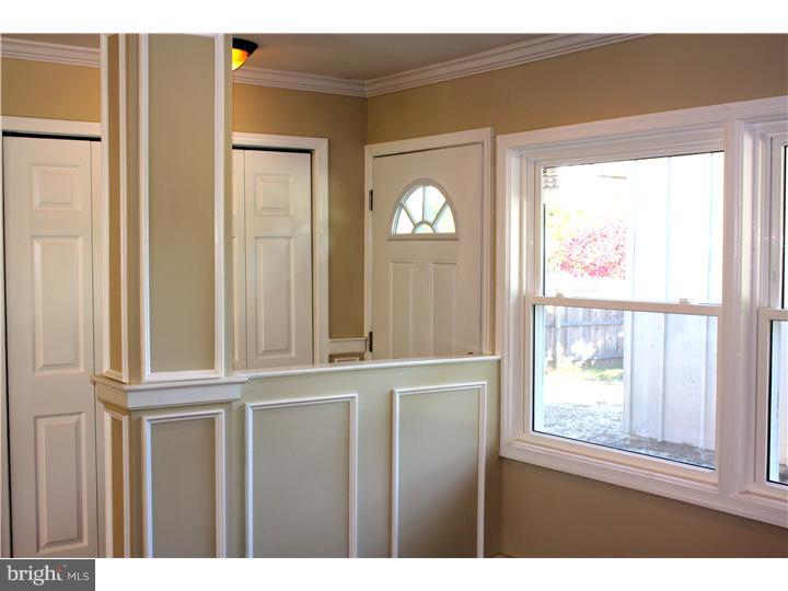 22 Vineyard Road Levittown, PA 19057 - Photo 7 of 18 Living Room