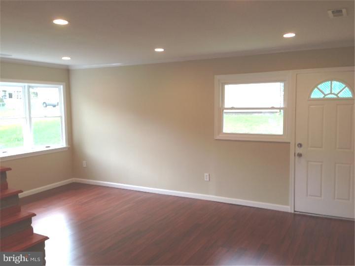 22 Vineyard Road Levittown, PA 19057 - Photo 10 of 18 Living Room