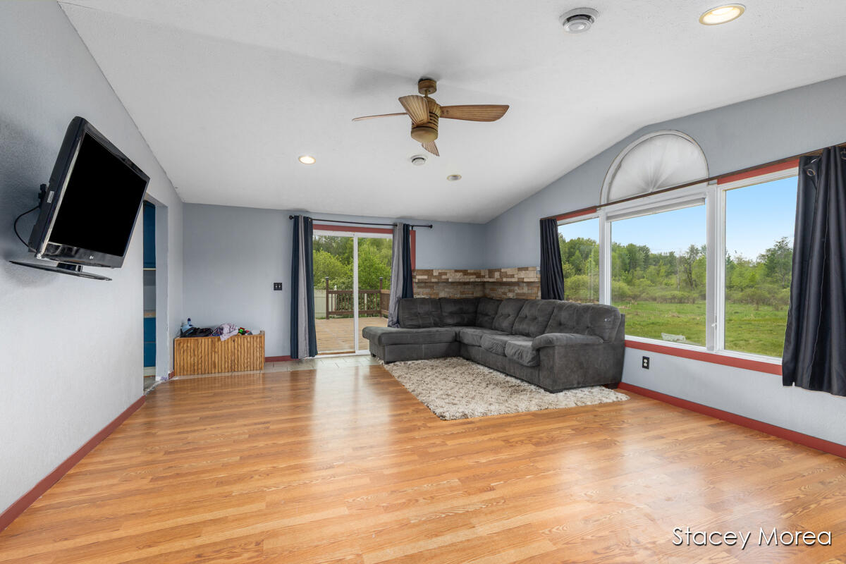 1910 Waterview Way Crystal, MI 48818 - Photo 3 of 33 IMG_1002