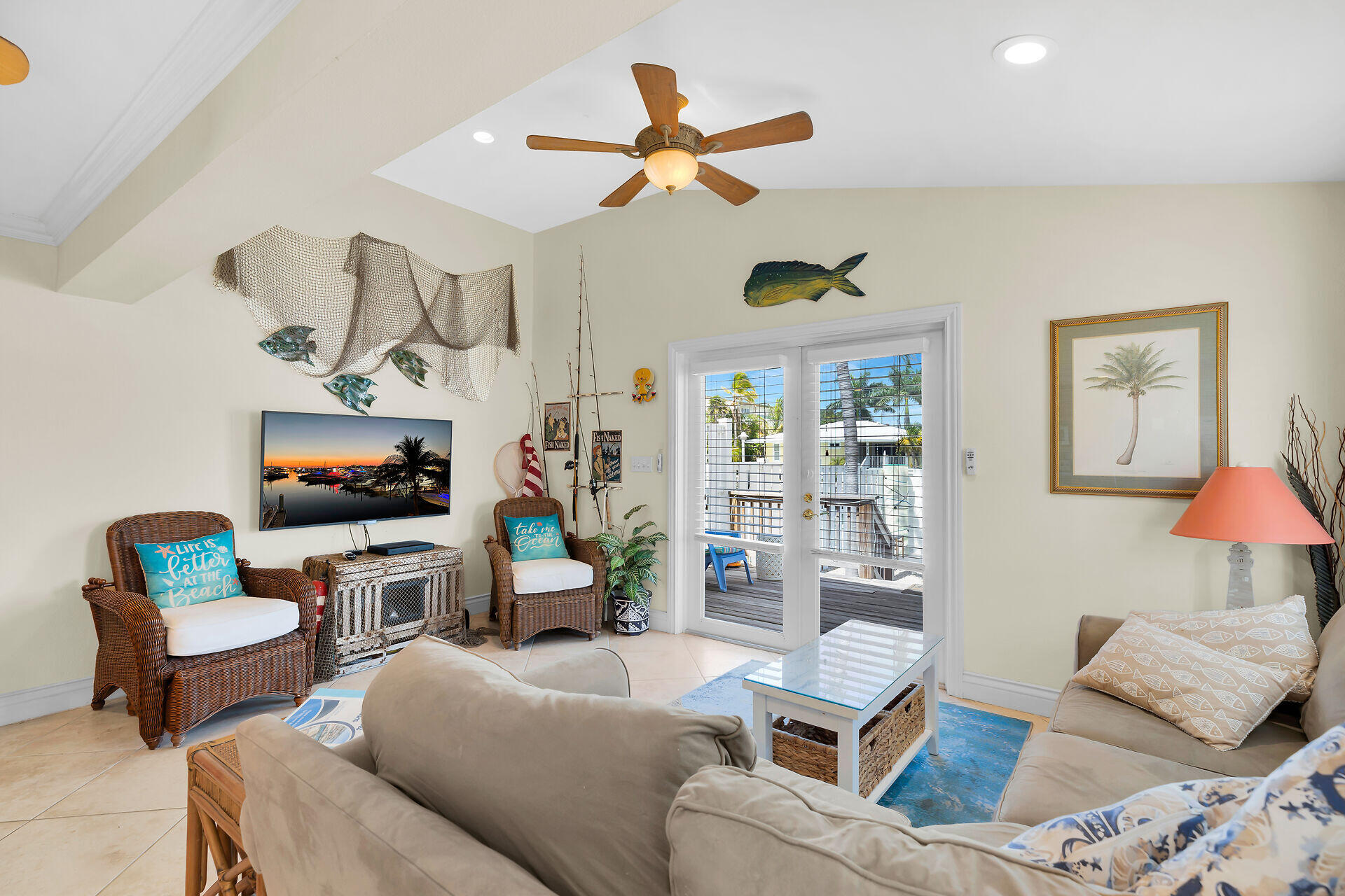271 3rd Street Key Colony Beach, FL 33051 - Photo 7 of 36 Living Room