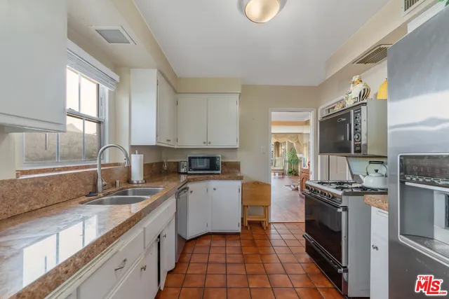 $1,449,000 | 5925 Chariton Avenue, Los Angeles, CA 90056