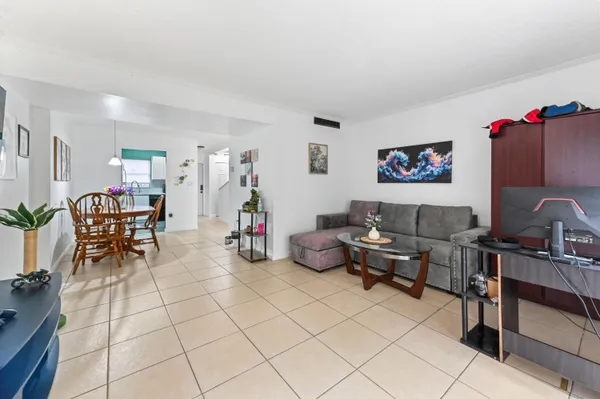 $195,000 | 803 West Oakland Park Boulevard, Unit A7, Oakland Park, FL 33309