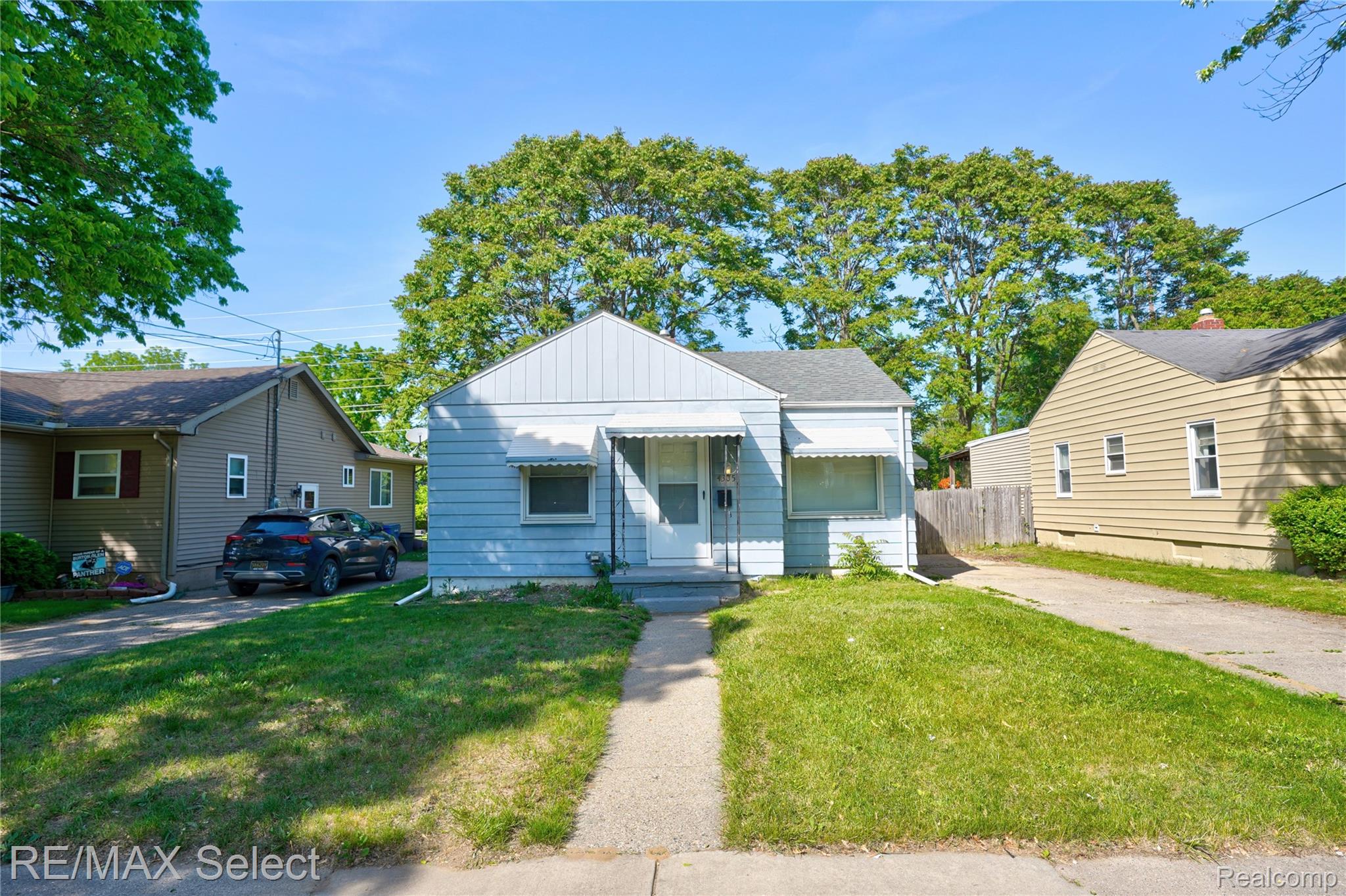 4305 Pengelly Road Flint, MI 48507 - Photo 2 of 36 4305 Pengelly Rd 04.jpg