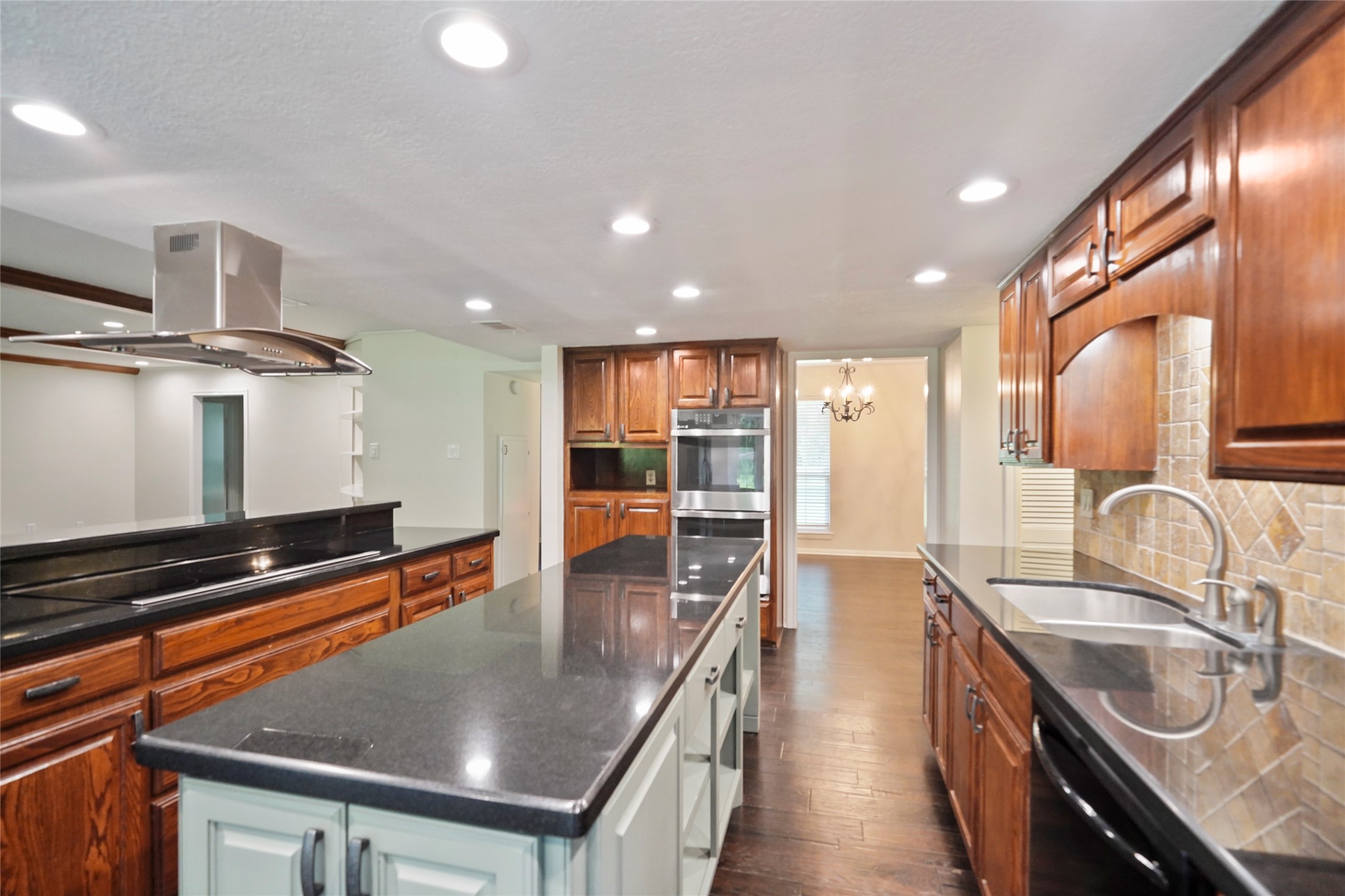14443 Lyric Road Conroe, TX 77302 - Photo 11 of 49 Kitchen