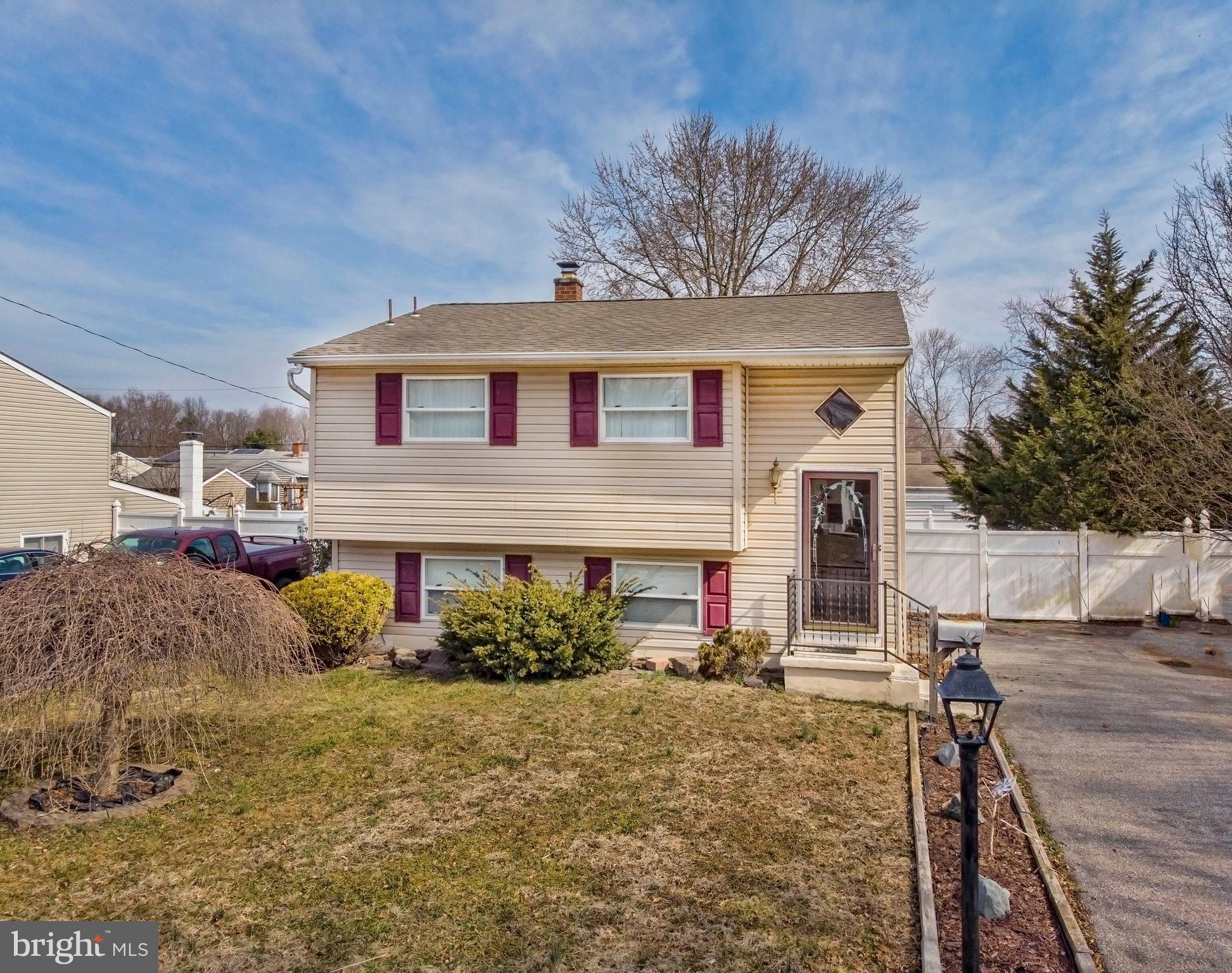 17 Cornwall Road New Castle, DE 19720 - Photo 1 of 19 Exterior front