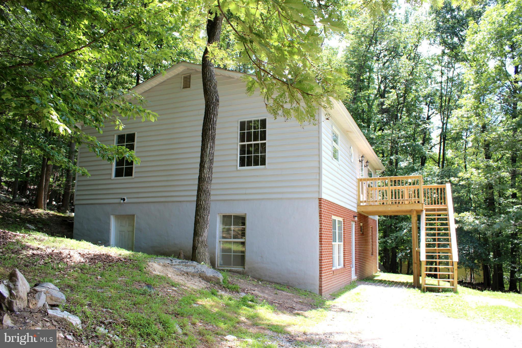 Rancher with Gravel Driveway