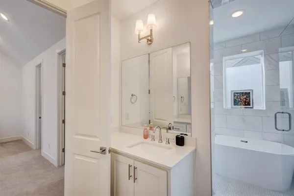 $3,250 | 114 Chester Court, Dallas, TX 75203
