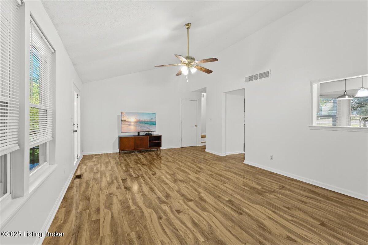 2010 Millgate Road Louisville, KY 40223 - Photo 20 of 39 12-2010 Millgate Rd-12