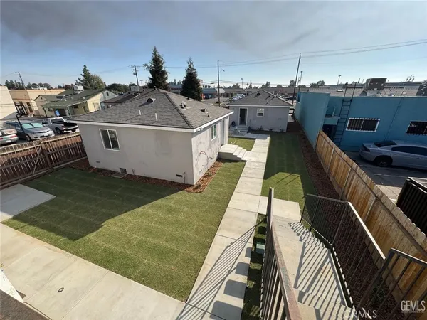 $690,000 | 2300 Brundage Lane, Bakersfield, CA 93304