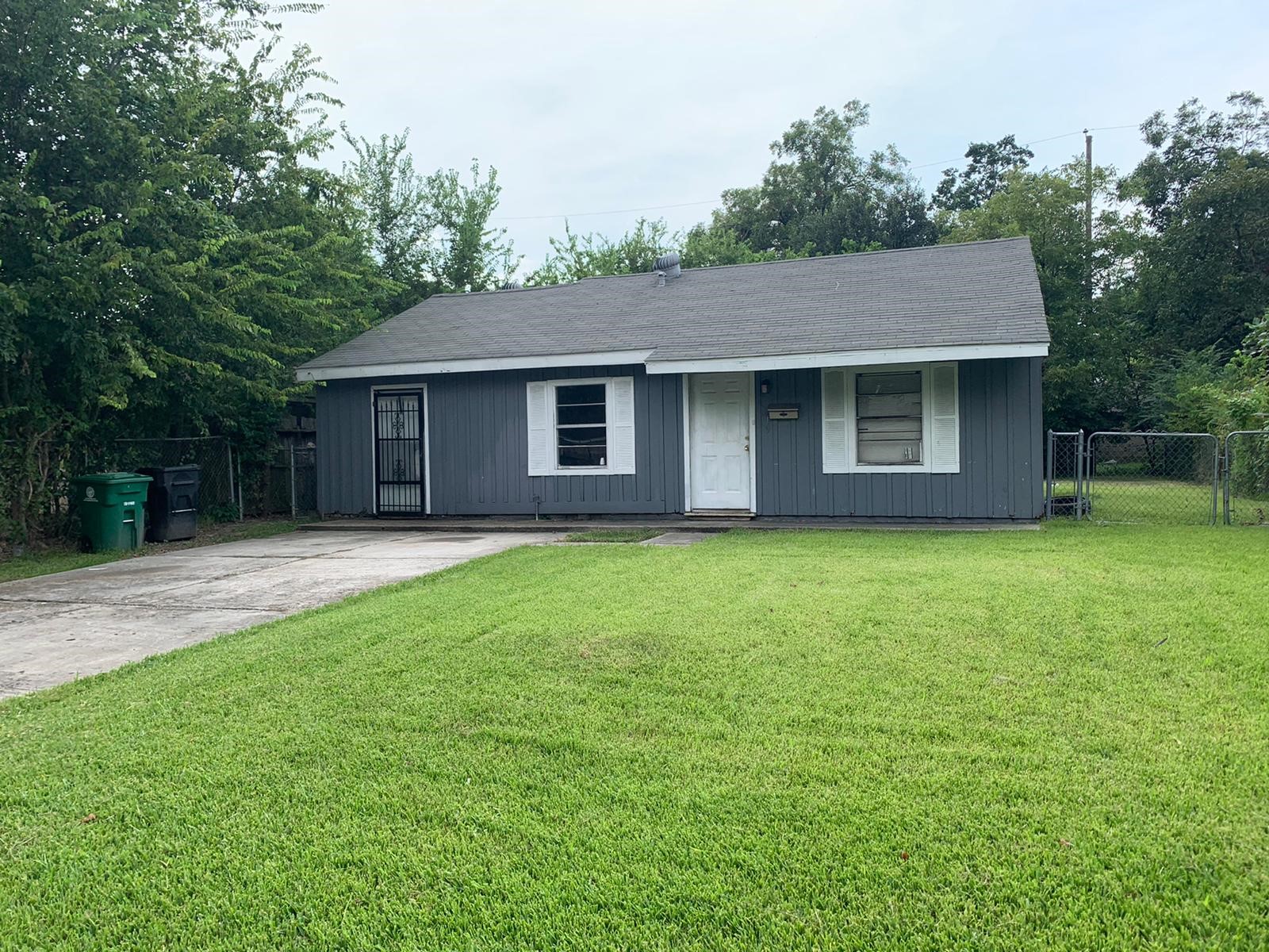 7319 Mountbatten Road Houston, TX 77033 - Photo 4 of 6 Gallery Image 4