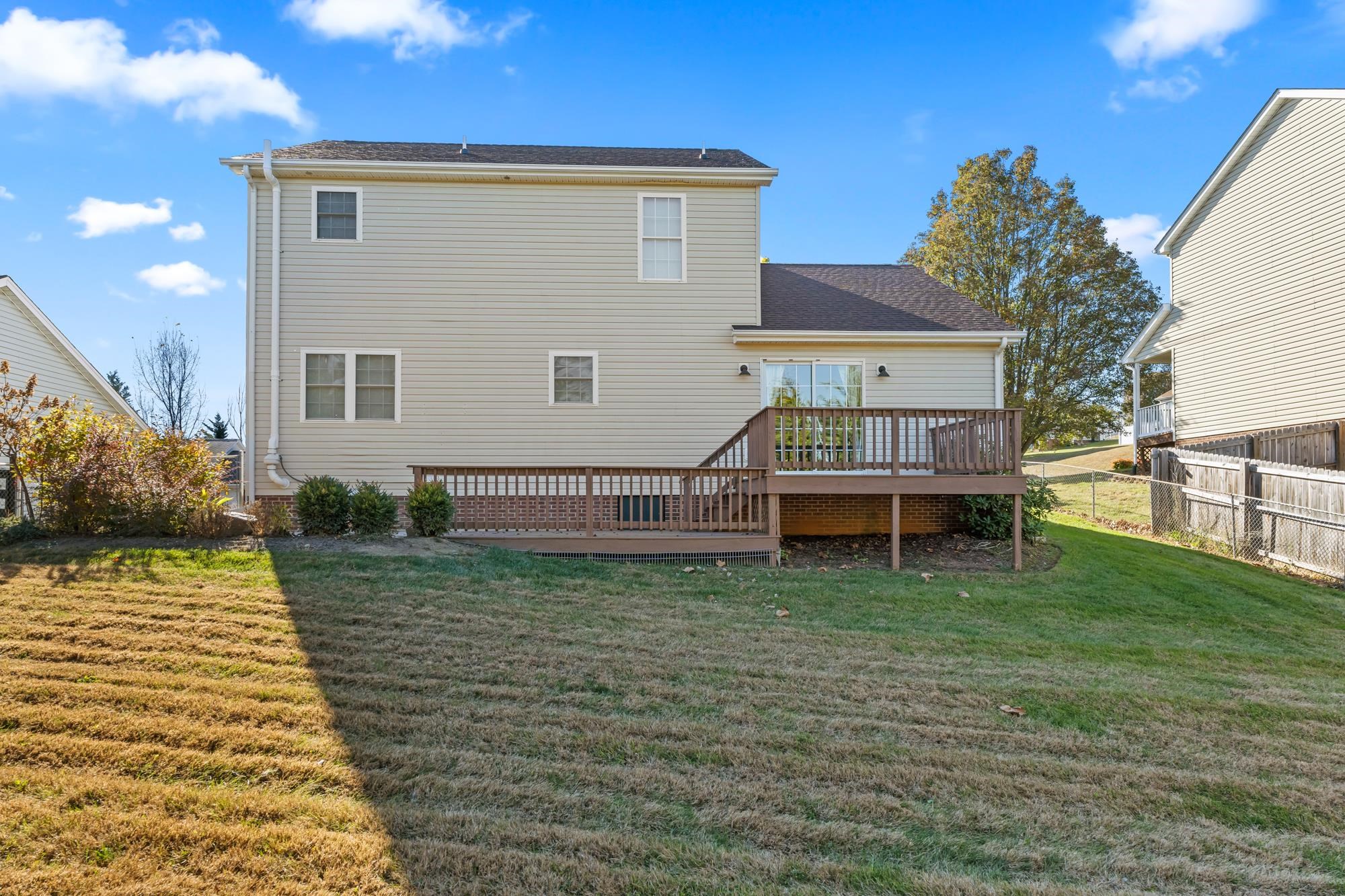 623 Bull Run Staunton, VA 24401 - Photo 43 of 62 back of the house & deck