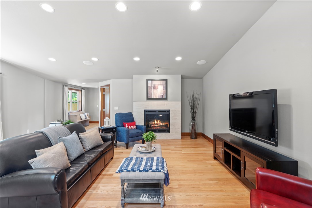 5 Winesap Road Bothell, WA 98012 - Photo 11 of 25 a living room with furniture and a flat screen tv