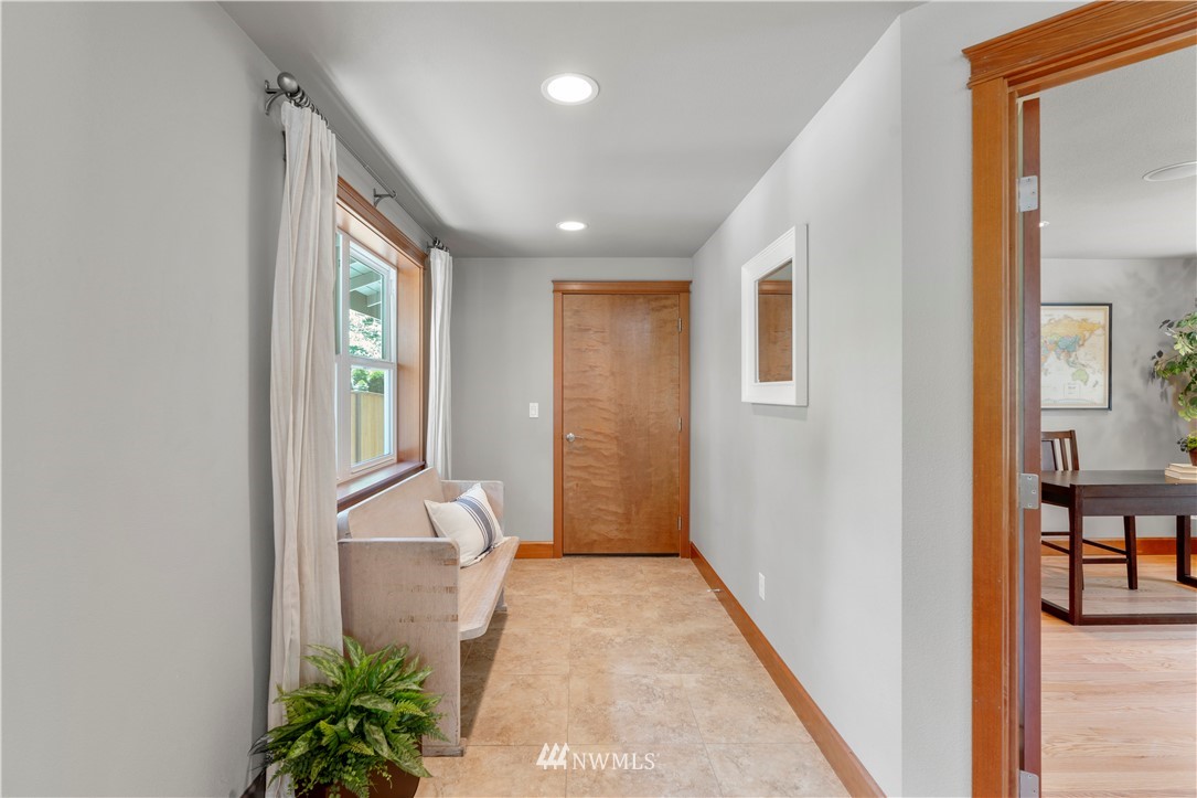 5 Winesap Road Bothell, WA 98012 - Photo 14 of 25 a view of entryway with livingroom