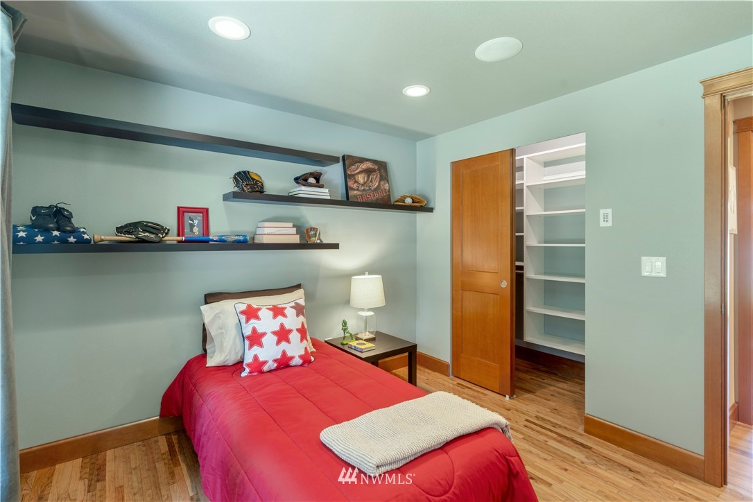 5 Winesap Road Bothell, WA 98012 - Photo 17 of 25 a bedroom with a bed and closet
