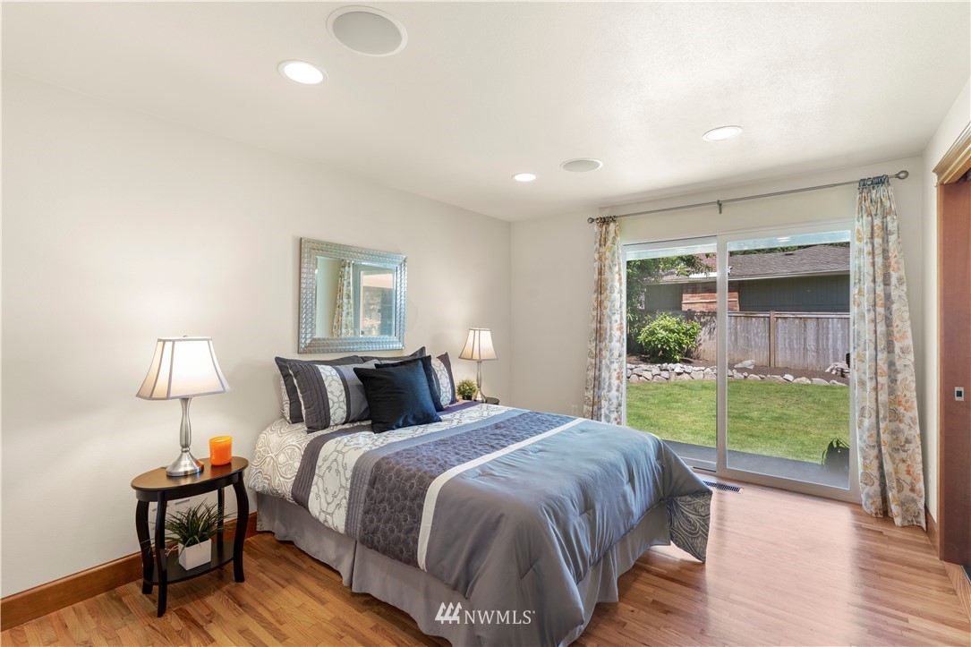 5 Winesap Road Bothell, WA 98012 - Photo 18 of 25 a bedroom with a bed and a lamp next to a window