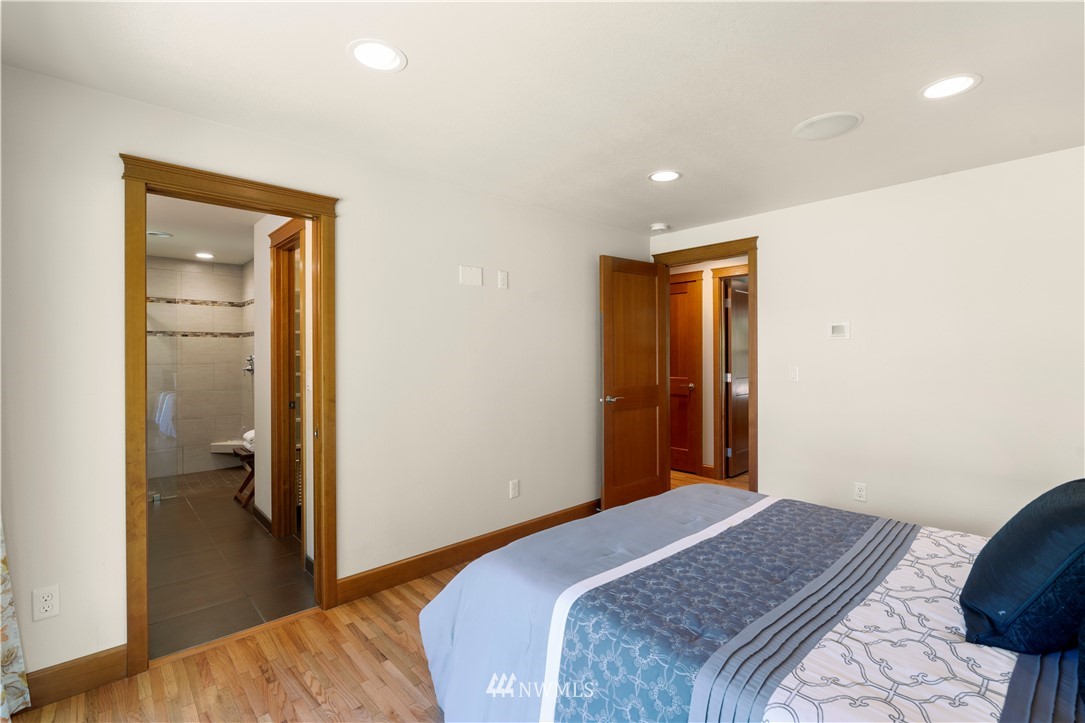5 Winesap Road Bothell, WA 98012 - Photo 19 of 25 a bedroom with a bed and a bathroom