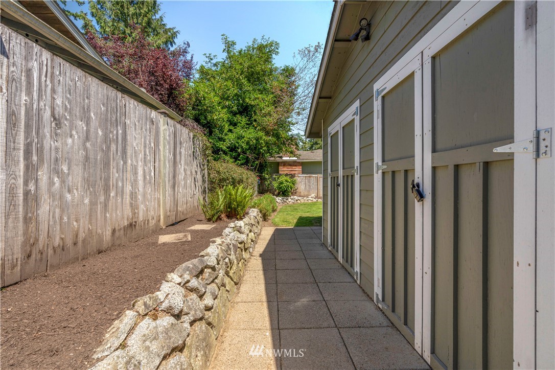 5 Winesap Road Bothell, WA 98012 - Photo 24 of 25 a view of a corridor