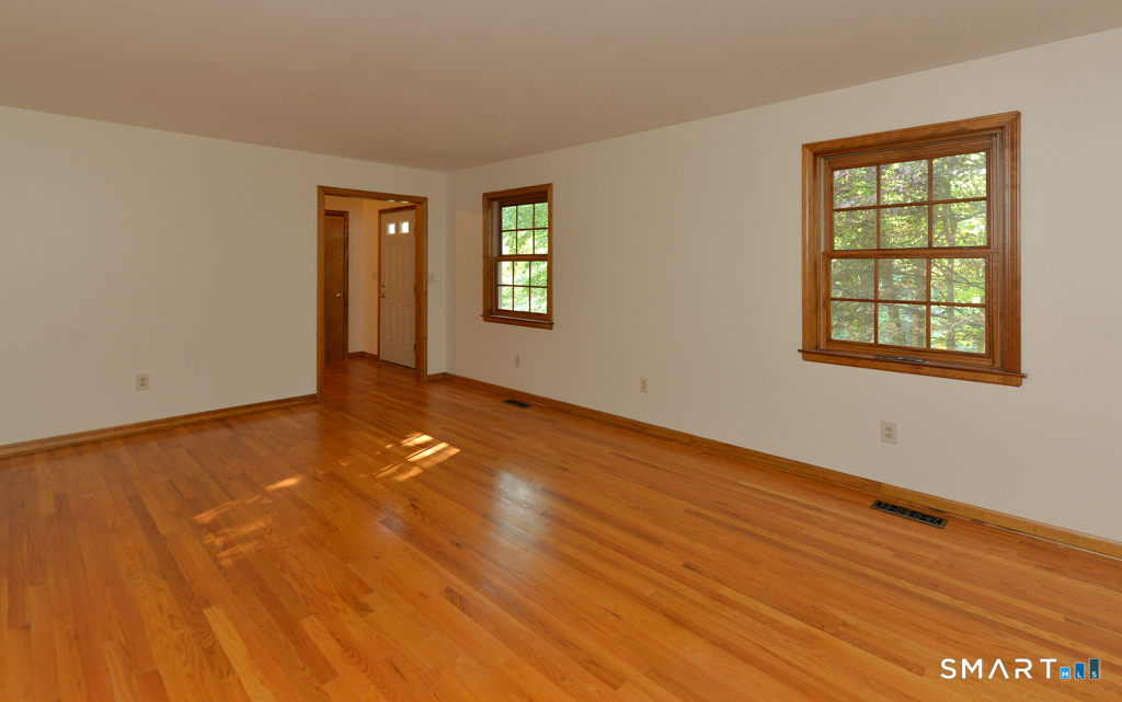 53 Holbrook Road Seymour, CT 06483 - Photo 3 of 23