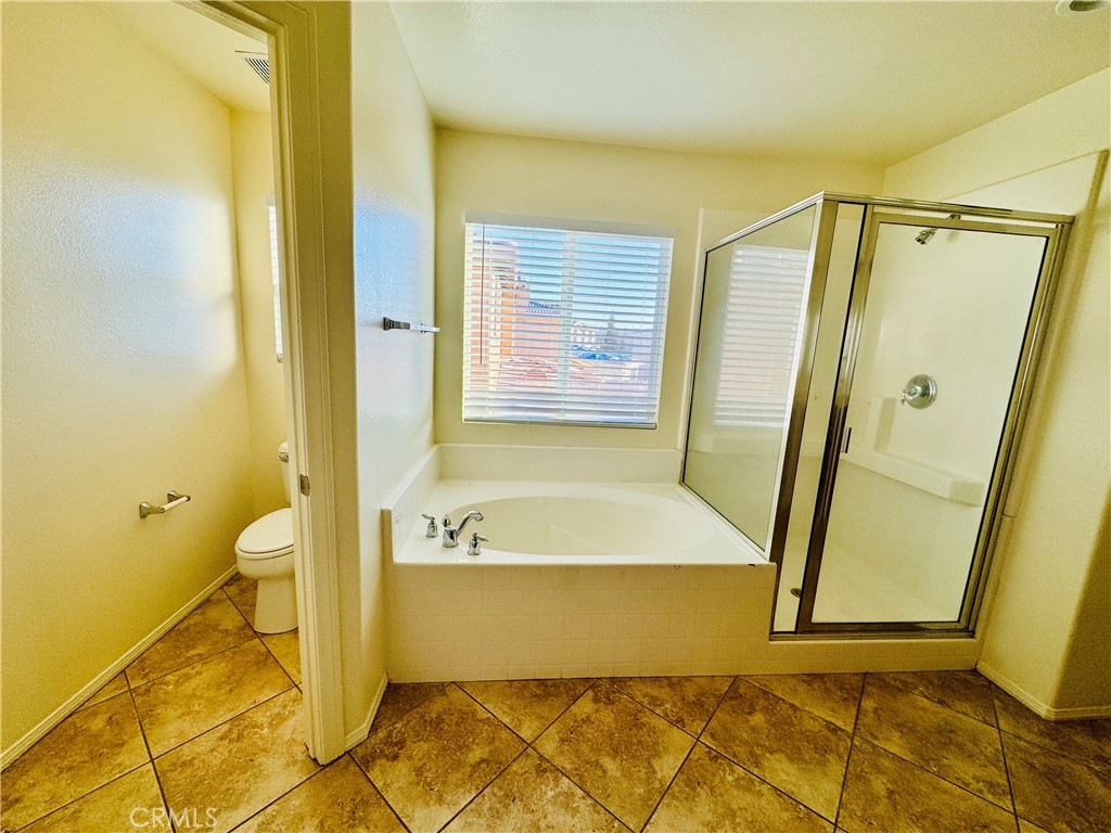 9329 Sable Ridge Avenue Hesperia, CA 92345 - Photo 25 of 31 a bathroom with a tub and a shower