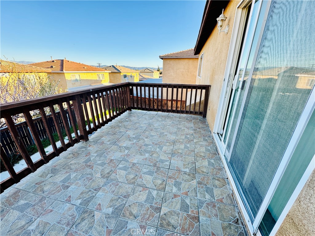 9329 Sable Ridge Avenue Hesperia, CA 92345 - Photo 29 of 31 a view of a balcony