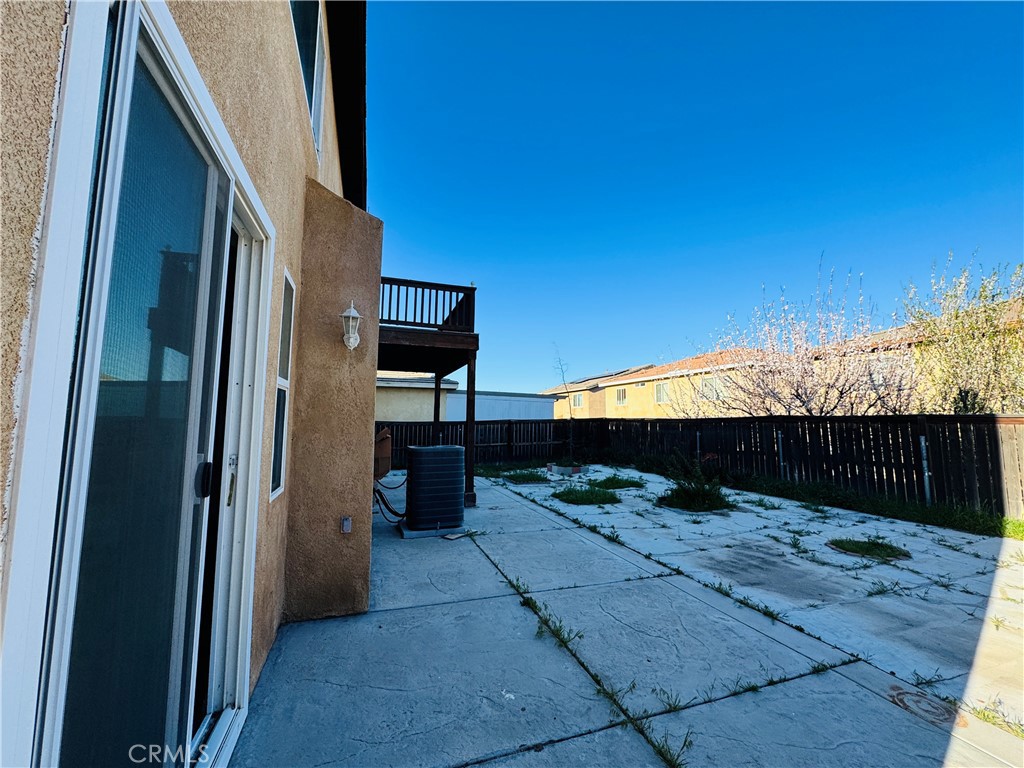 9329 Sable Ridge Avenue Hesperia, CA 92345 - Photo 30 of 31 a view of a backyard