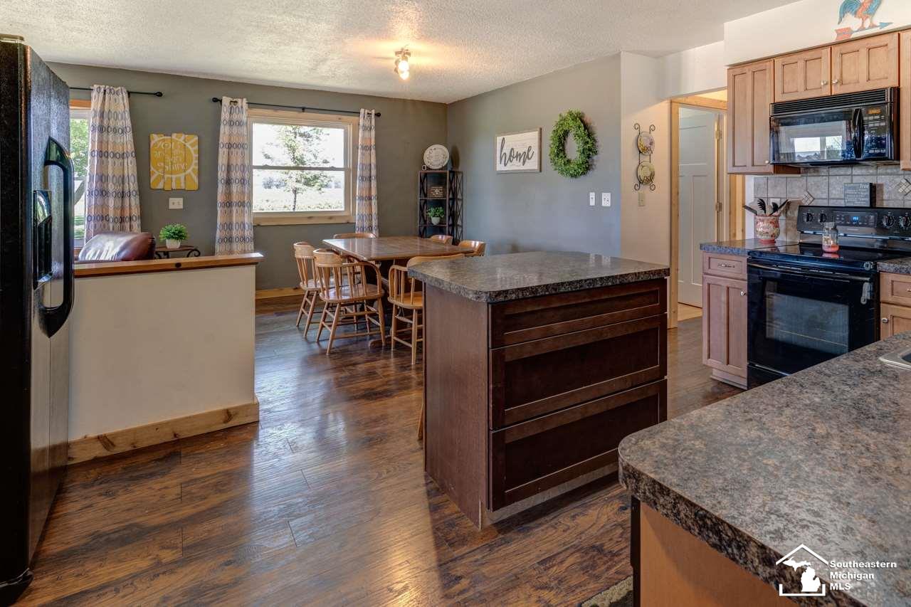 14141 Carroll Road Blissfield, MI 49228 - Photo 11 of 39 50016952-10.JPG