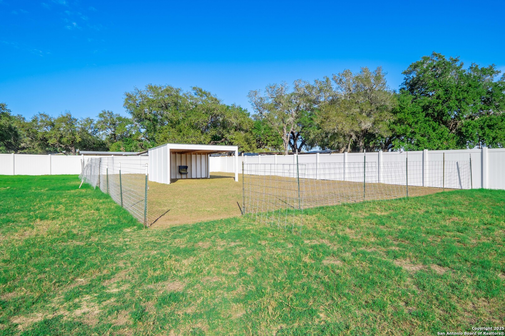 108 Timber Heights La Vernia, TX 78121 - Photo 40 of 42 a view of a backyard