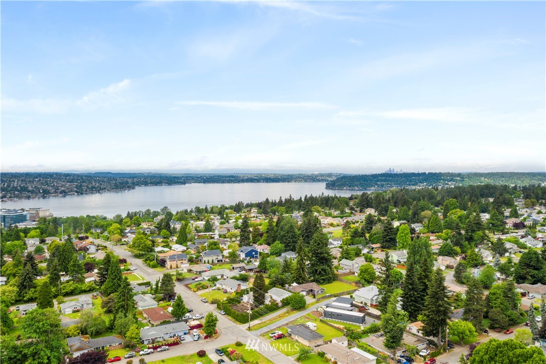 1162 Edmonds Place Northeast Renton, WA 98056 - Photo 8 of 25 view of city and mountain