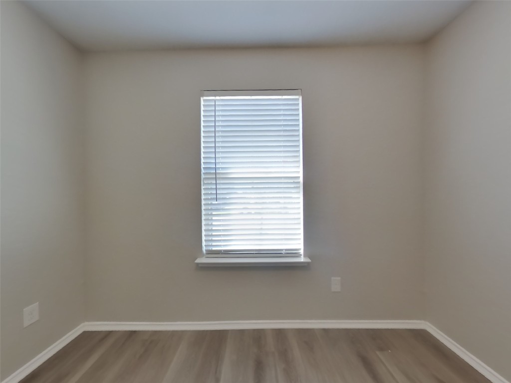 8523 Aster Glen Way Rosharon, TX 77583 - Photo 11 of 15 a small space with a window