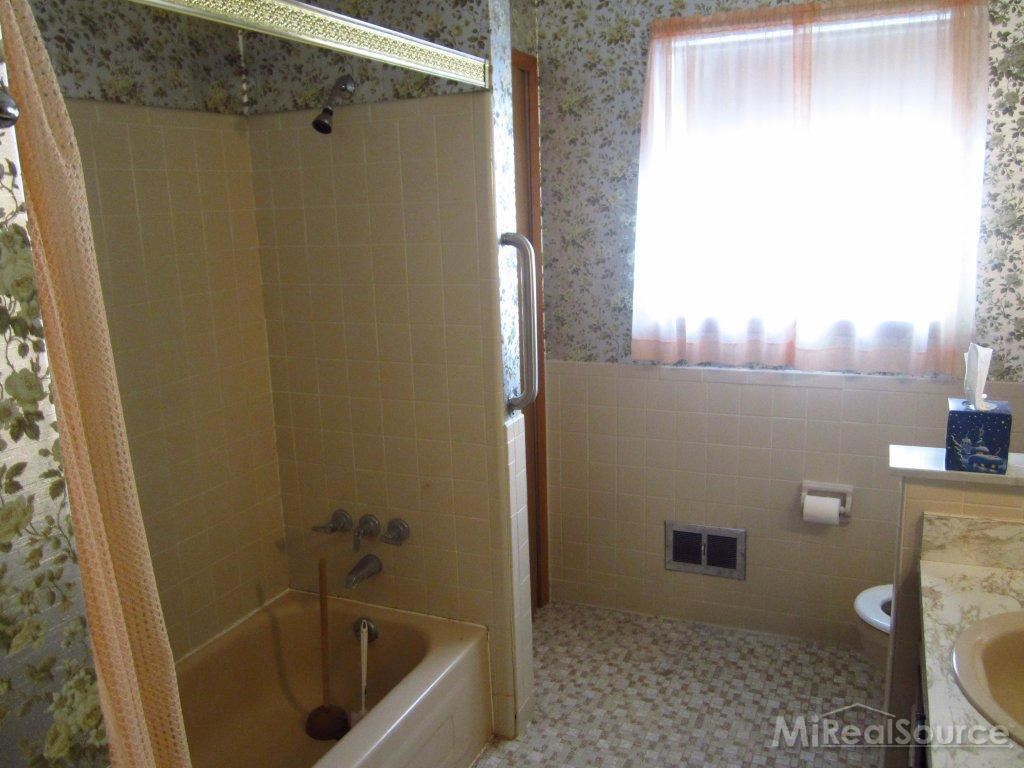 142 West Harrington Road Croswell, MI 48422 - Photo 10 of 15 31228211-9.JPG