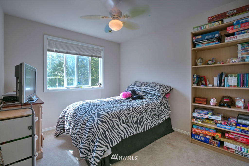 512 Elma Place Northeast Renton, WA 98059 - Photo 11 of 19