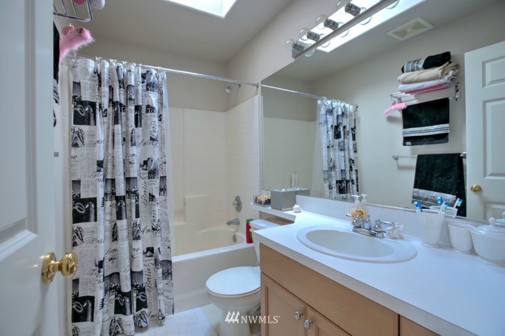512 Elma Place Northeast Renton, WA 98059 - Photo 13 of 19