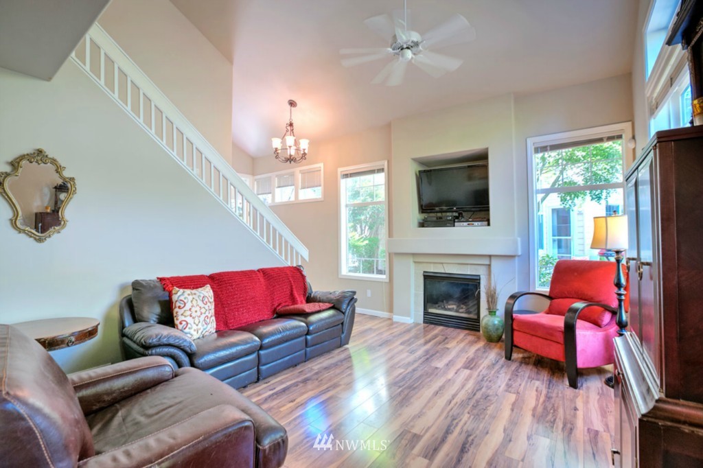 512 Elma Place Northeast Renton, WA 98059 - Photo 3 of 19