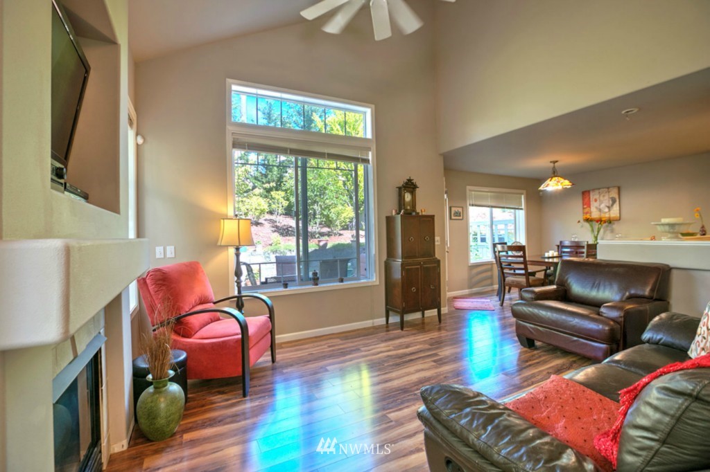 512 Elma Place Northeast Renton, WA 98059 - Photo 4 of 19