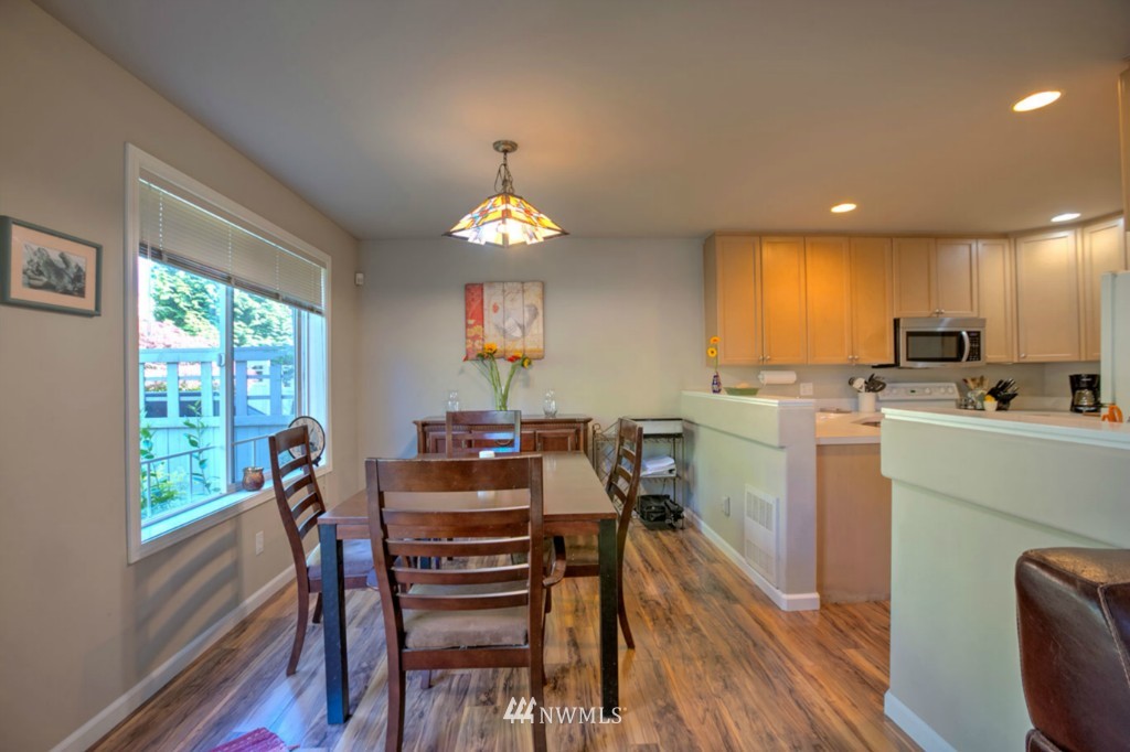 512 Elma Place Northeast Renton, WA 98059 - Photo 5 of 19