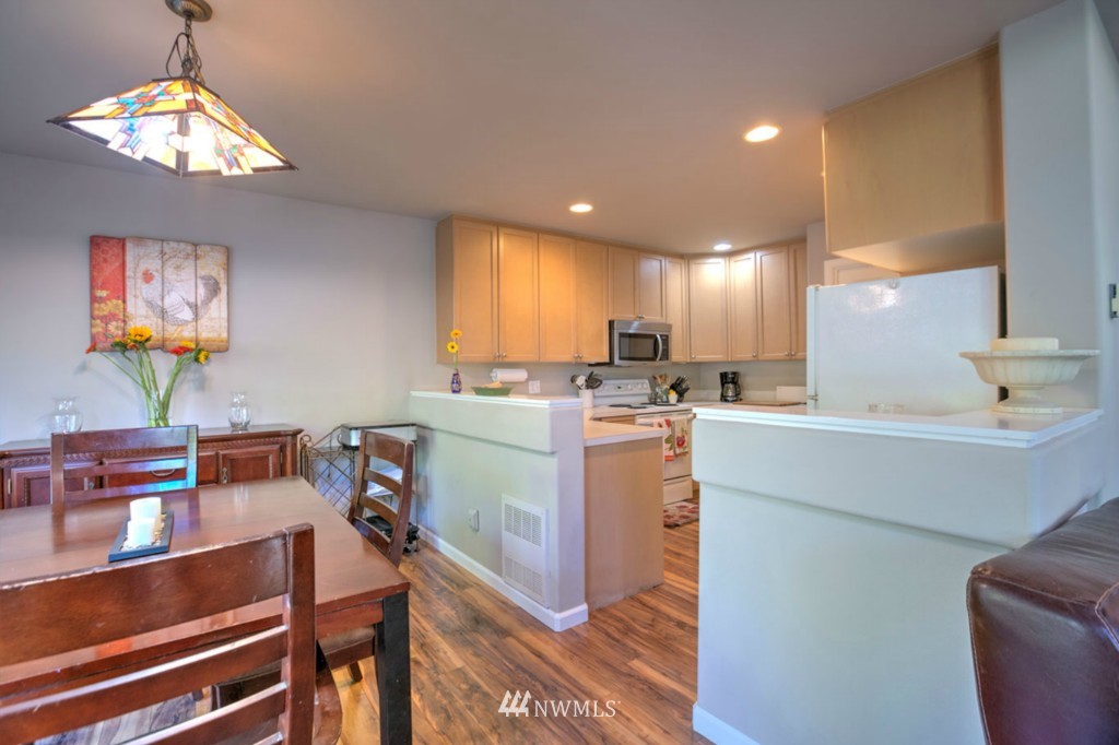512 Elma Place Northeast Renton, WA 98059 - Photo 6 of 19