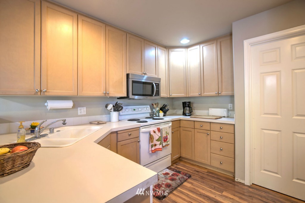 512 Elma Place Northeast Renton, WA 98059 - Photo 7 of 19
