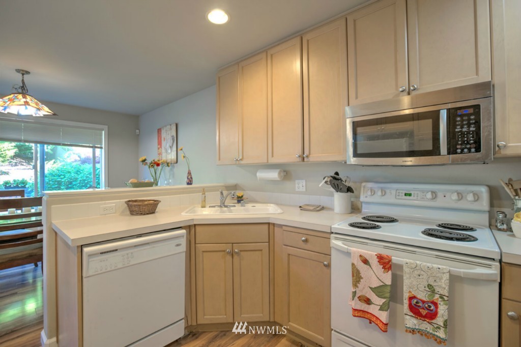 512 Elma Place Northeast Renton, WA 98059 - Photo 8 of 19
