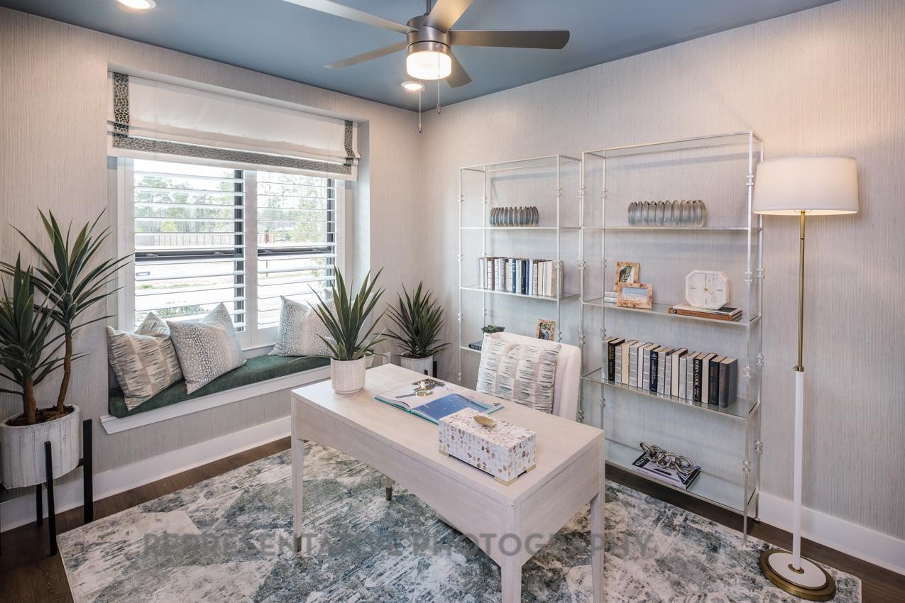 13048 Wandering Rdg Lane Conroe, TX 77302 - Photo 18 of 49 a living room with furniture and a rug