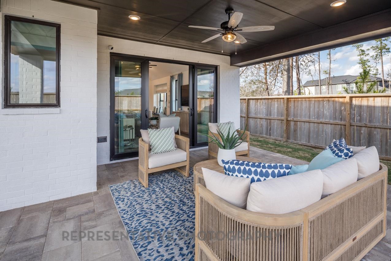 13048 Wandering Rdg Lane Conroe, TX 77302 - Photo 34 of 49 a living room with furniture and a rug