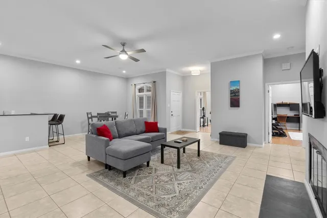 $364,000 | 11003 Pinehurst Drive, Unit 6, Austin, TX 78747