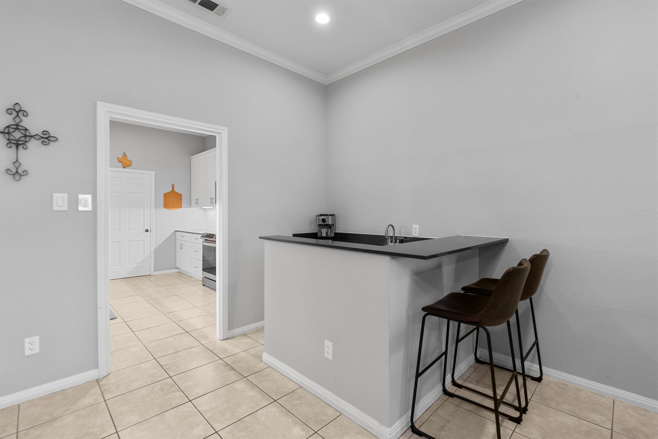 11003 Pinehurst Drive, Unit 6 Austin, TX 78747 - Photo 8 of 30 a view of a livingroom with furniture