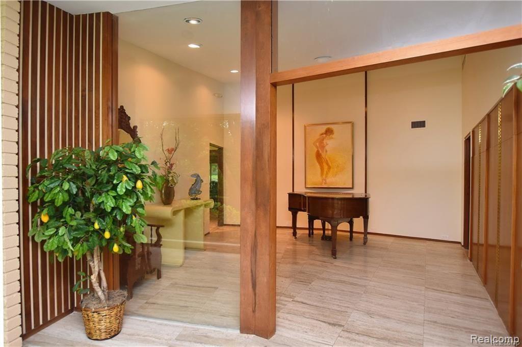 4850 Charing Cross Road Bloomfield Hills, MI 48304 - Photo 5 of 24 5.jpg