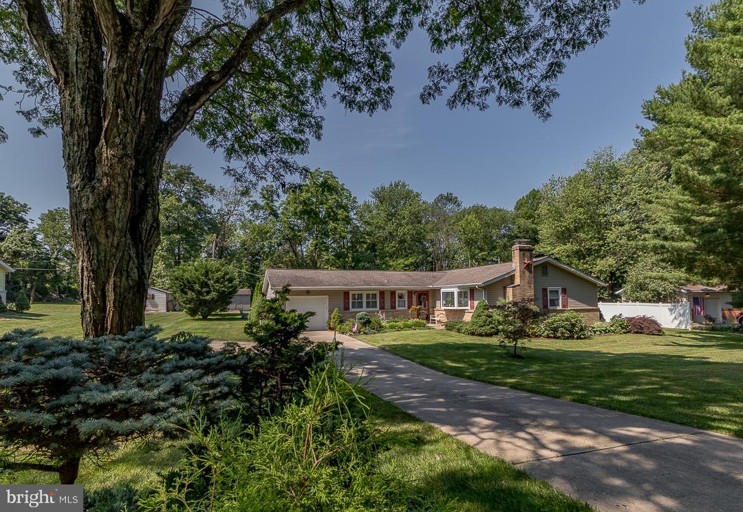 737 Whitebriar Road Hockessin, DE 19707 - Photo 1 of 25 Fabulous Curb Appeal!